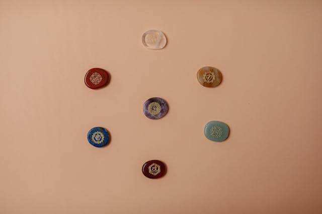 Stones with the 7 chakra healing signs.